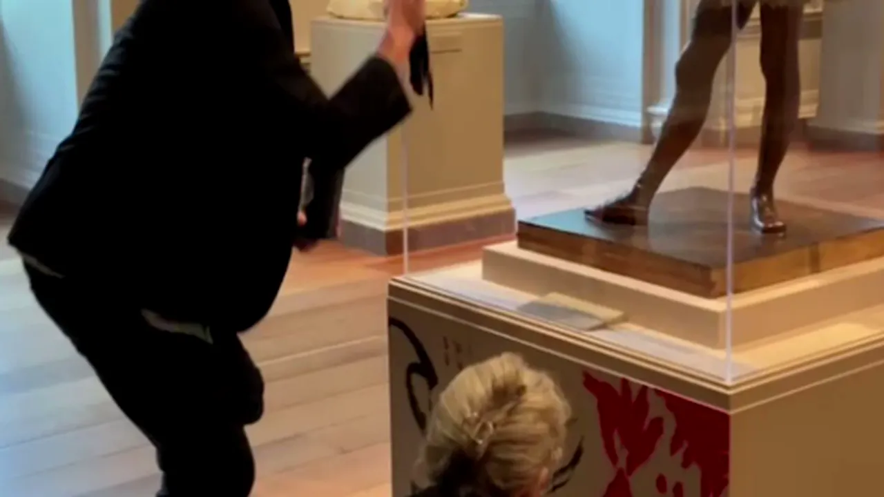 Doi activişti pentru climă sunt acuzaţi că ar fi devastat expoziţia Edgar Degas de la Washington