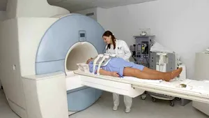 Discrepanţele din sistemul de sănătate: Doar 42 de aparate RMN în spitalele de stat, iar în clinicile private 71