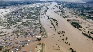 Taifunul Hagibis a făcut ravagii în Japonia: 100.000 de locuinţe, fără curent electric/ Bilanţul victimelor - VIDEO