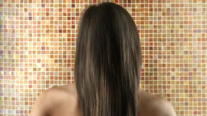 Cea mai seducătoare femeie din lume are bustul lui Helen Mirren şi buzele Angelinei Jolie - FOTO