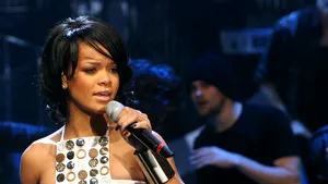 Rihanna revine pe scenă la gala American Music Awards 2009