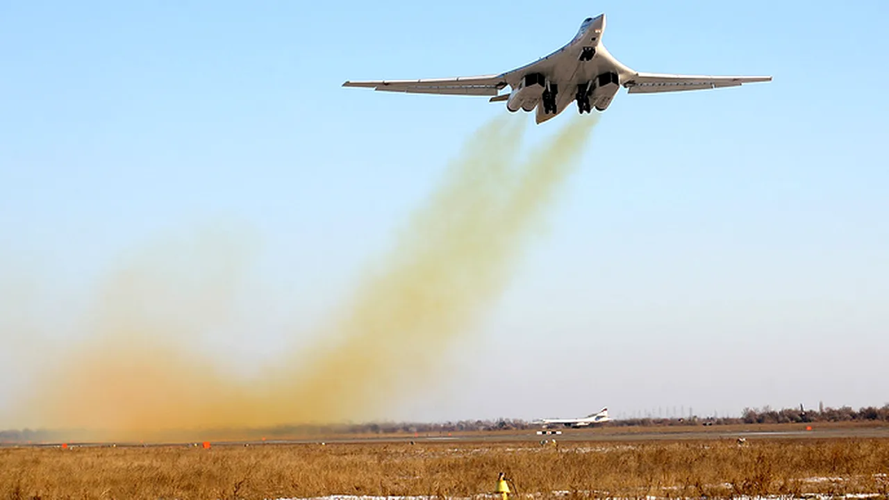 Versiunea ultramodernă a bombardierului nuclear Tupolev Tu-160 va începe testele de zbor în 2018. Când vor începe livrările de serie | FOTO