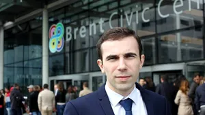 Cine sunt organizatorii protestului din Piaţa Victoriei din 10 august 2019. Unul dintre ei, Tommy Tomescu, un dentist român stabilit în Londra