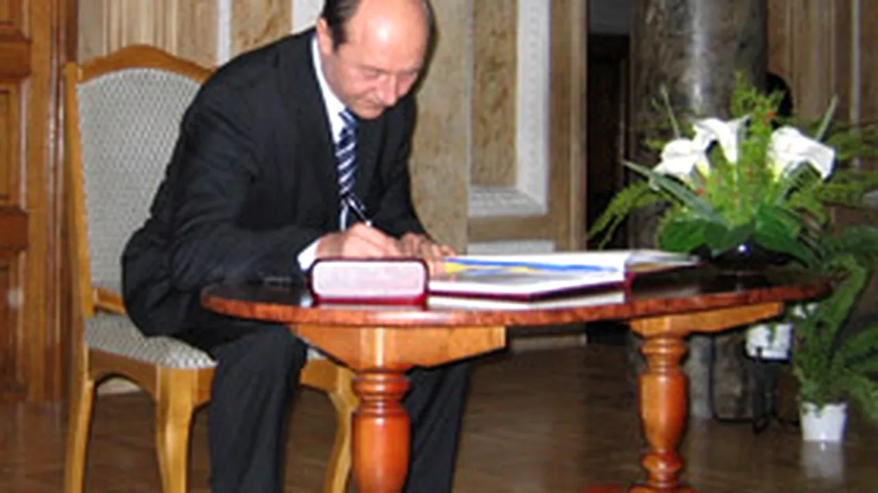 Băsescu i-a cerut lui Tăriceanu, pe 29 noiembrie, remanierea lui Chiuariu şi a lui Păcuraru
