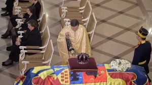 Principesa Margareta şi Principele Duda au venit la Palatul Regal. Cei doi au discutat cu oamenii de la coadă