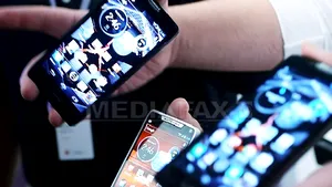 PIAŢA SMARTPHONE: Telefonul inteligent a devenit un produs banal. Cu cât au scăzut preţurile şi care e strategia companiilor pentru a stopa declinul