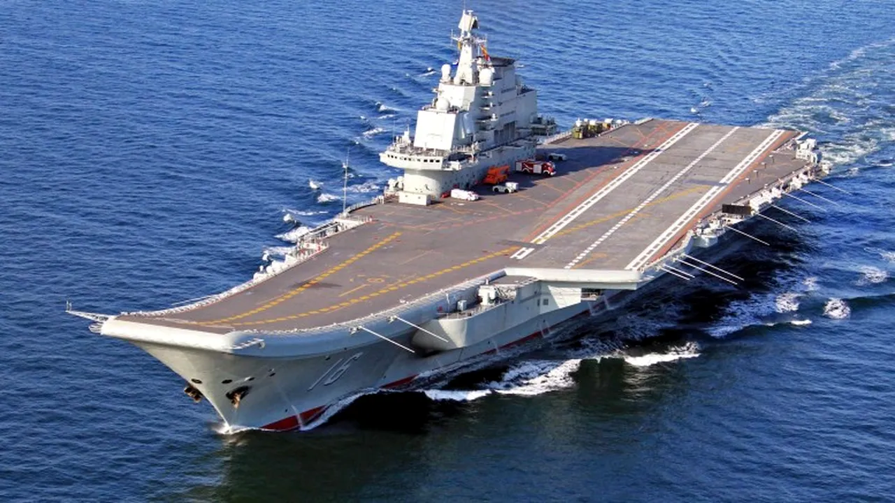 Imagini rare | Starea jalnică în care se afla primul portavion chinez când a fost cumpărat de la Ucraina. Acum se numeşte Liaoning şi este o forţă de temut