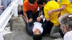 Shinzo Abe, fostul premier japonez, a decedat după ce a fost împuşcat în timp ce susţinea un discurs