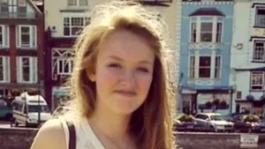 O elevă britanică s-a sinucis după ce colegii de clasă au batjocorit-o luni întregi. Înainte de gestul radical, tânăra şi-a explicat decizia într-un poem