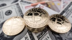 Bitcoin depăşeşte 11.000 de dolari