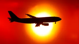 România se pune la adăpost: închide spaţiul aerian pentru Rusia