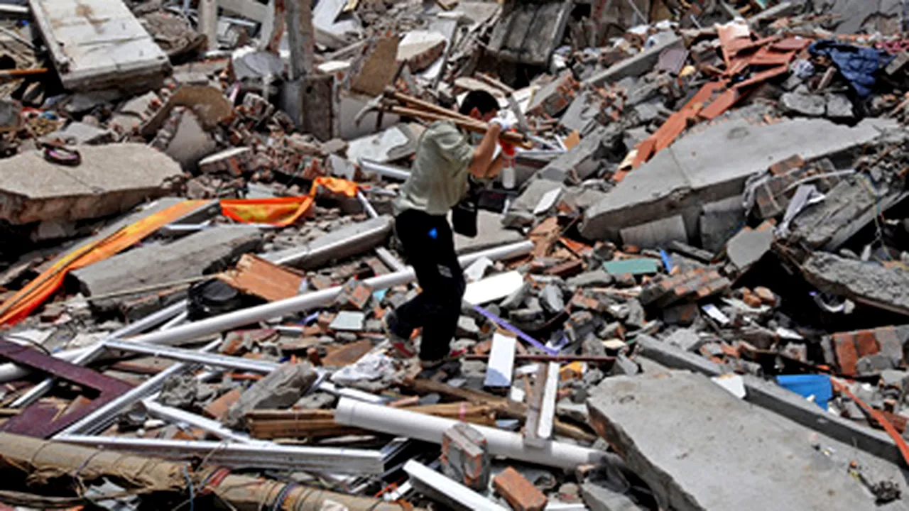 China: Opt morţi, după replicile seismice de joi