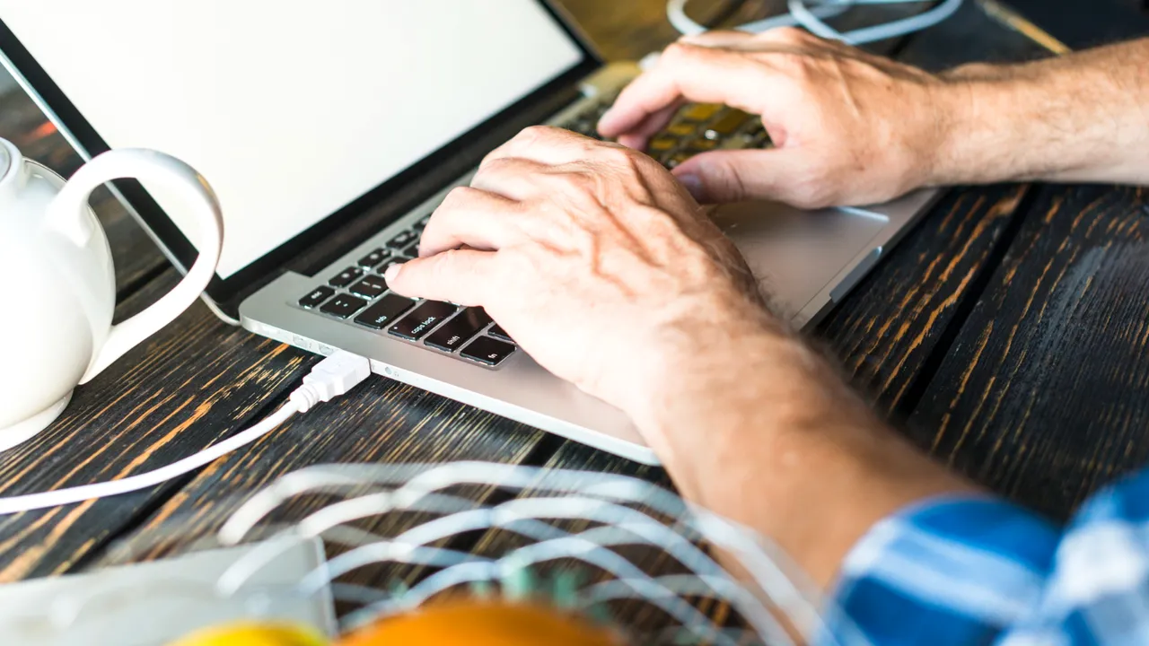 De ce merită să cumperi un macbook recondiţionat (P)