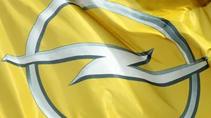 Magna intenţionează să concedieze 10.500 din cei 50.000 de angajaţi ai Opel