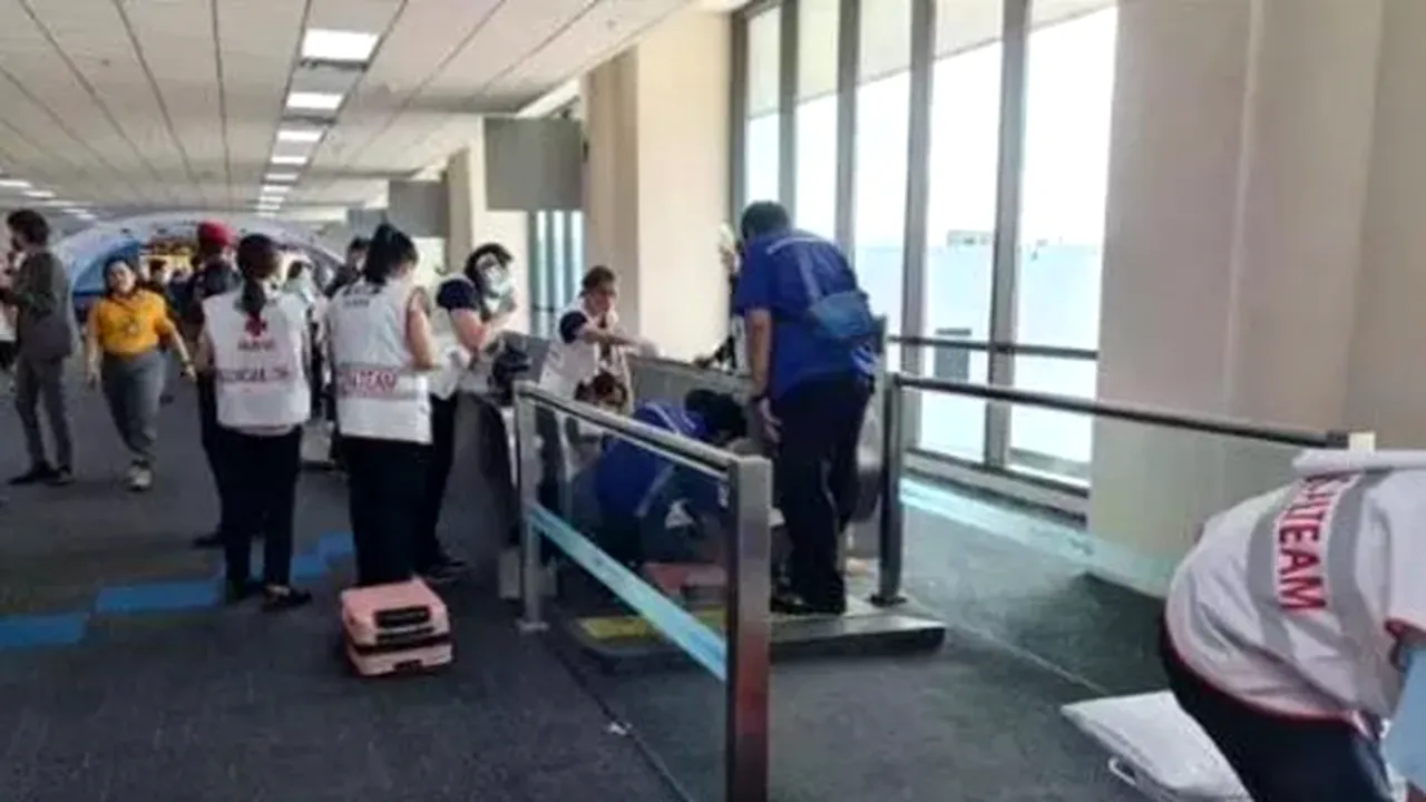 Unei femei i-a fost amputat piciorul, după ce a rămas blocată pe banda de rulare a aeroportului