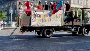 Şi revin. Problema nu e coroniţa, ci ce tot ceea ce aşezăm sub ea