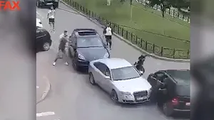 Unul dintre bărbaţii căutaţi de Poliţie, în cazul scenelor de luptă de pe o stradă din Craiova, s-a predat