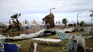 Femeia şi băiatul de 8 ani, care au murit în furtuna din Halkidiki, au fost înmormântaţi/ Slujba religioasă a fost oficiată de mitropolitul Clujului