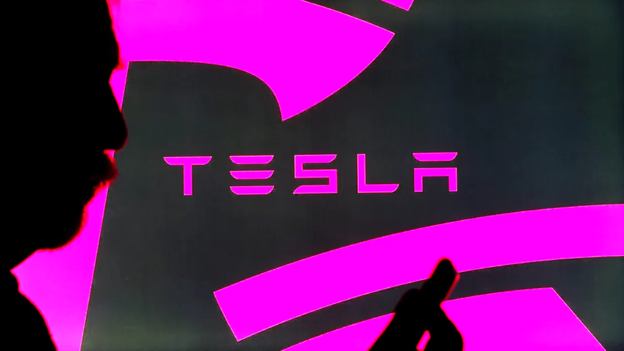 Au pariat și s-au îmbogățit. Averi de miliarde de dolari din scăderea prețului acțiunilor Tesla