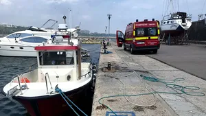 Turistă salvată după ce a căzut în apele mării de pe pasarela pietonală din Mamaia