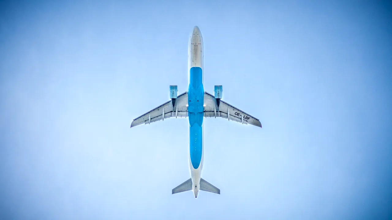 Nouă state europene, printre care şi unul vecin cu România, cer UE taxă de poluare pentru avioane. Argumentele puternice aduse în favoarea acestei măsuri