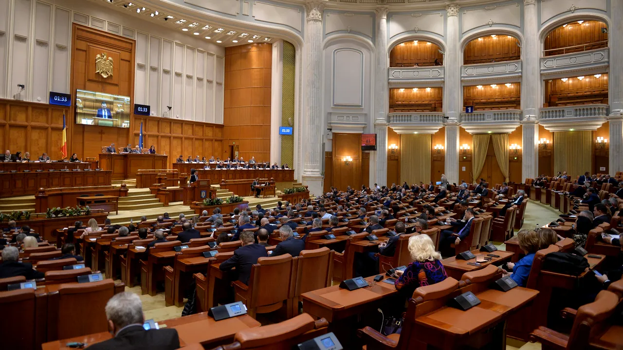 Parlamentul ar putea aproba astăzi calendarul asumării răspunderii pe alegerile în două tururi - surse