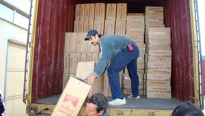 Giurgiu: Ţigări de contrabandă, într-un container cu farfurii chinezeşti