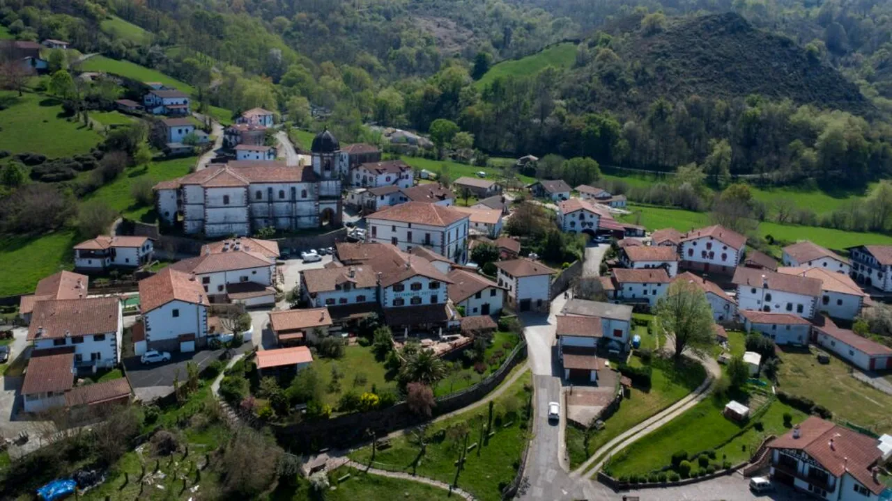 Zugarramurdi: unde s-a declanșat vânătoarea de vrăjitoare care s-a încheiat cu ultimele arderi pe rug din Spania