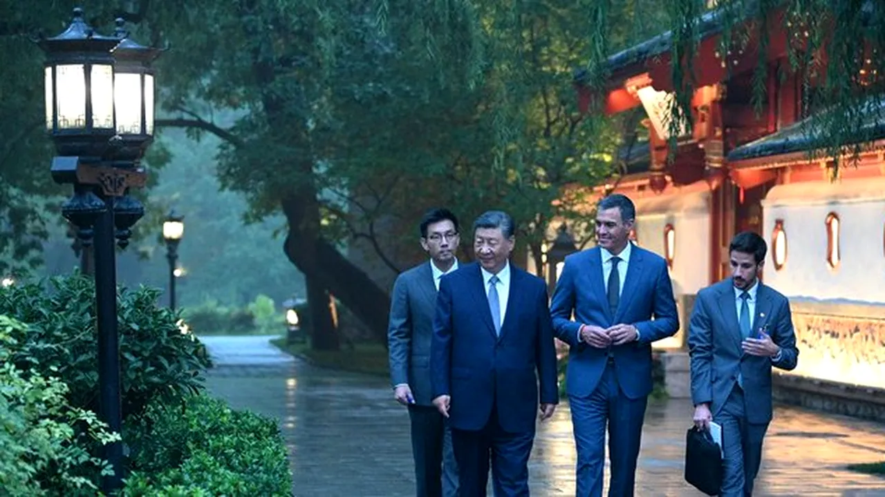 Premierul spaniol se îndreaptă spre est pentru a consolida legăturile cu China şi Vietnam