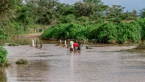 Inundaţiile din Kenya au ucis aproape 200 de persoane şi au lasat fără adăpost alte 100.000