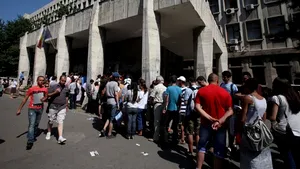 MOTIVARE: Fostul prodecan din ASE, Cosmin Şerbănescu, determina studenţi să-i dea mită spunându-le că au lucrări îndoielnice
