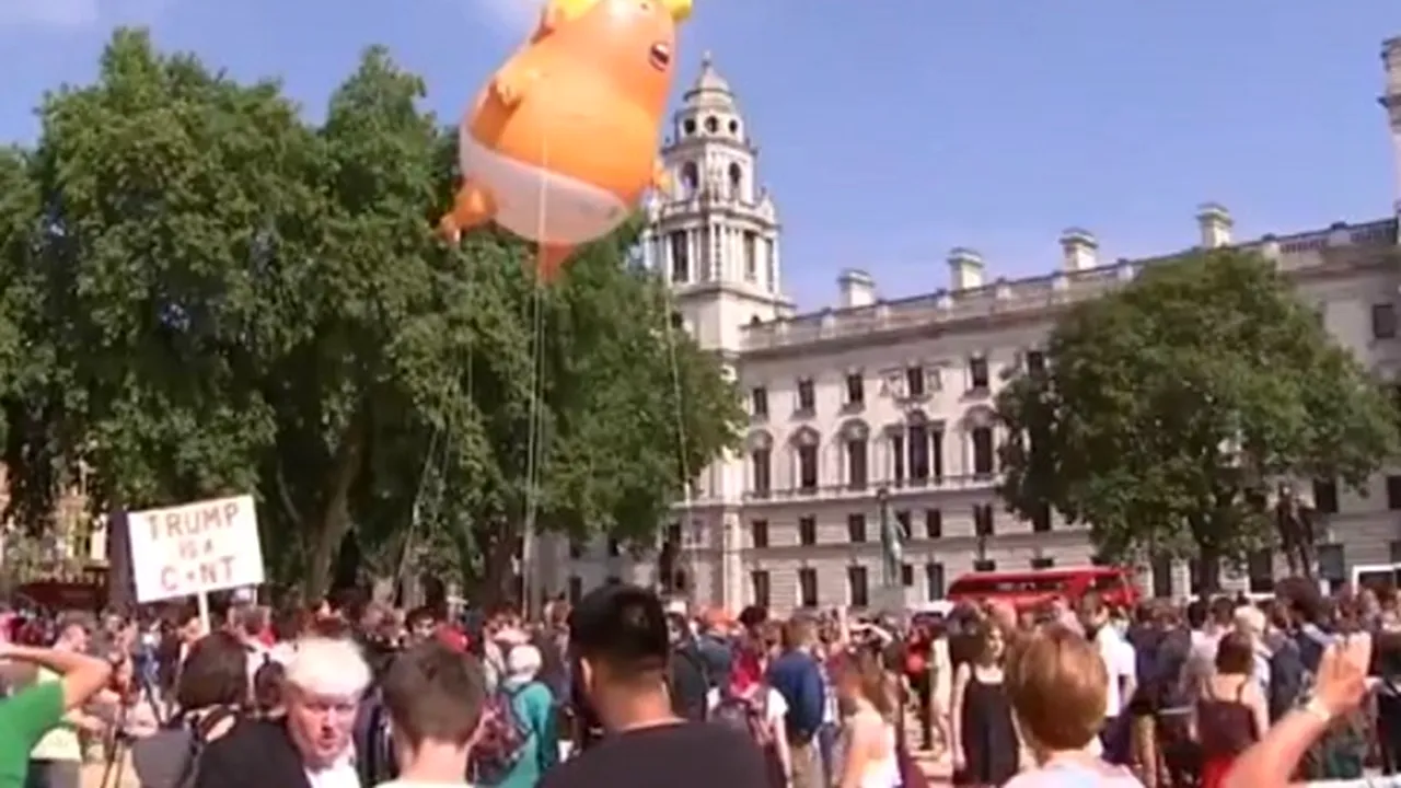Sute de persoane protestează în Marea Britanie, pe fondul vizitei lui Donald Trump | LIVE VIDEO 