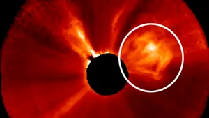 Vom avea semnal la telefoanele mobile de Revelion? Sistemele de comunicaţii, afectate de o nouă explozie solară - VIDEO