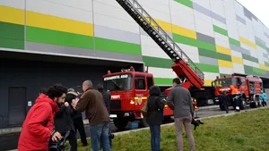 Incendiu la centrul comercial Galleria Mall din Arad. Zeci de persoane au fost evacuate - FOTO
