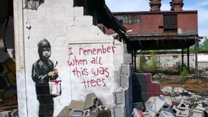 O pictură murală realizată de Banksy, vândută la licitaţie cu 137.500 de dolari, în SUA
