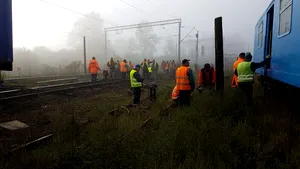 FOTO | Un tren InterRegio pe ruta Iaşi - Timişoara a deraiat în judeţul Cluj. Garnitura a sărit de pe şine/ CFR: Traficul feroviar se desfăşoară normal