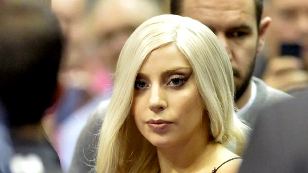 Lady Gaga cântă despre cum îşi amorţea simţurile cu alcool, într-un featuring cu Ariana Grande