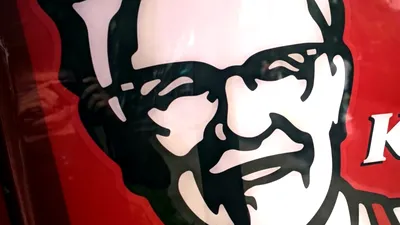 SOCIAL Schimbare istorică la KFC, după aproape 40 de ani. Gigantul fast-food renunță la Pepsi și trece la rivalul Coca-Cola
