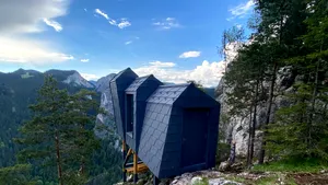 Două refugii montane panoramice vor fi deschise la Cheile Bicazului. Cele două puncte de belvedere se află la peste o mie de metri