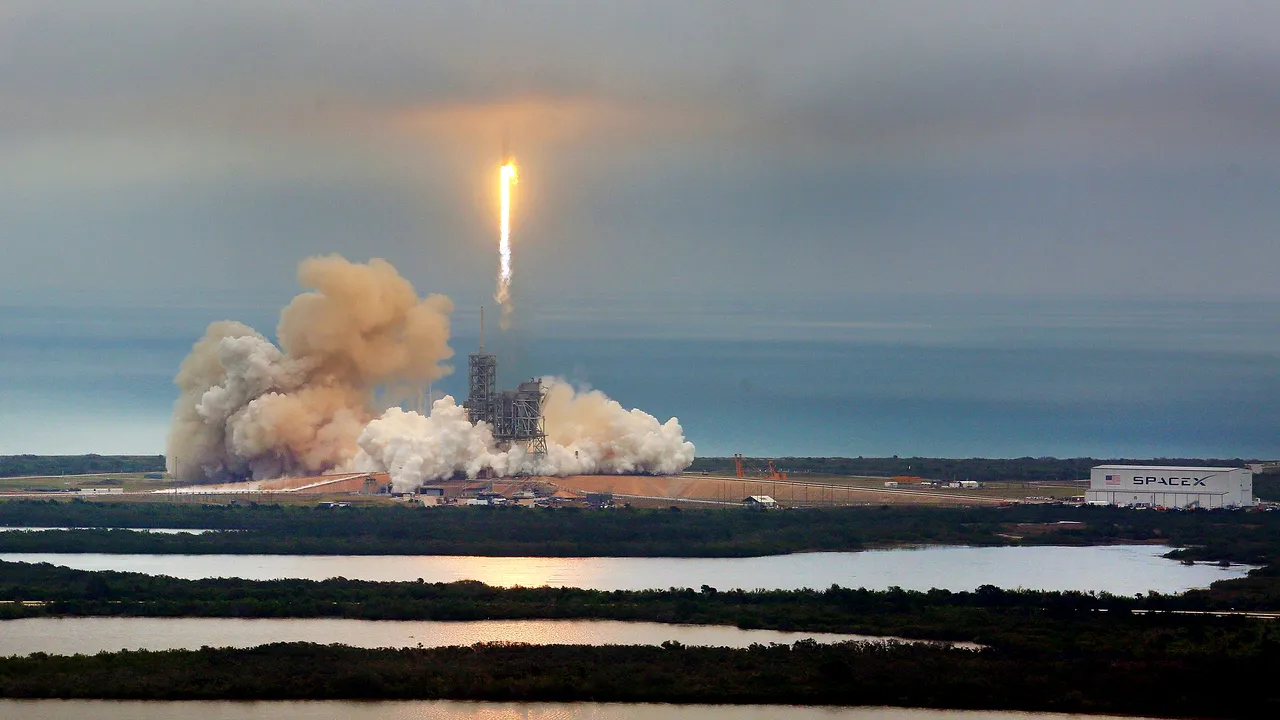 Space X: Lansarea unui satelit pentru armata americană cu racheta Falcon 9 a lui Elon Musk, amânată 