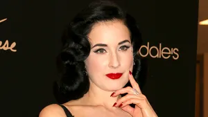 Dita Von Teese lansează o colecţie de lenjerie intimă pentru femeile însărcinate
