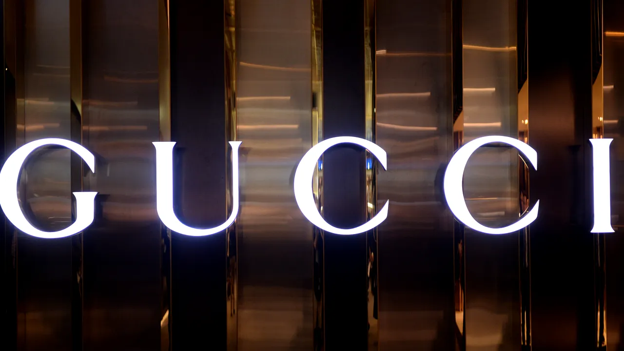 Acţiunile grupului francez de lux Kering s-au prăbuşit deoarece Gucci înregistrează o scădere a vânzărilor