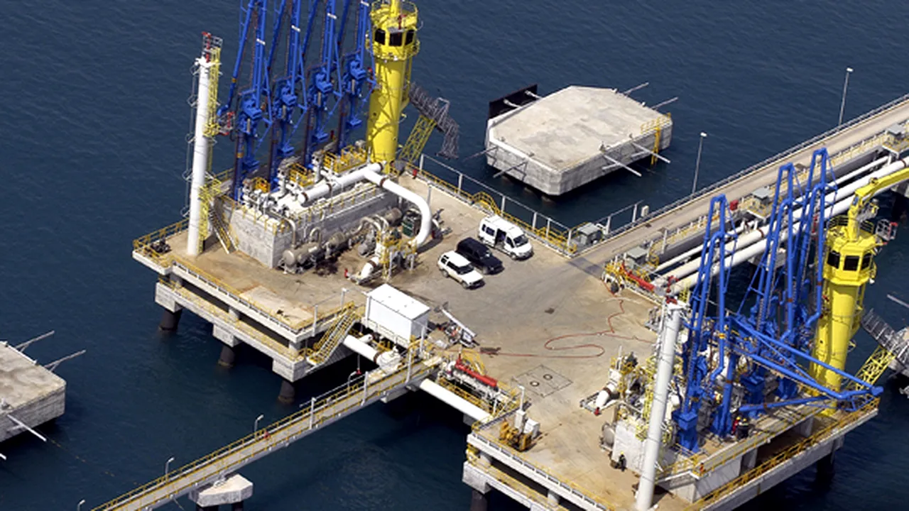 Rusia a propus Turciei să interzică trecerea tancurilor petroliere prin strâmtorile din Marea Neagră