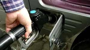 Petrom a majorat, luni, preţul carburanţilor