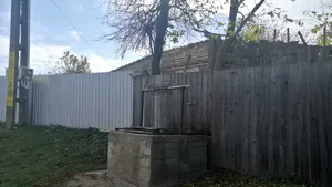 Soţia bărbatului din Iaşi care a turnat otravă în fântâna satului: „Eu nu ştiu ce a turnat, dar mirosea foarte urât. Am cerut ordin de protecţie