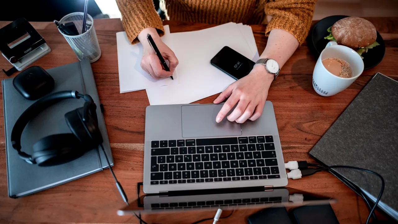 Studiu: Mulţi manageri români consideră că flexibilizarea programului ar creşte productivitatea