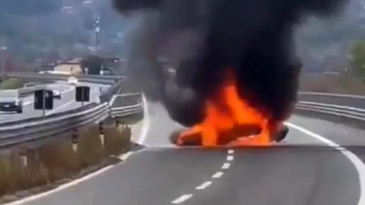 Un şofer a închiriat un Lamborghini şi a condus cu 320 km/h pe autostradă 