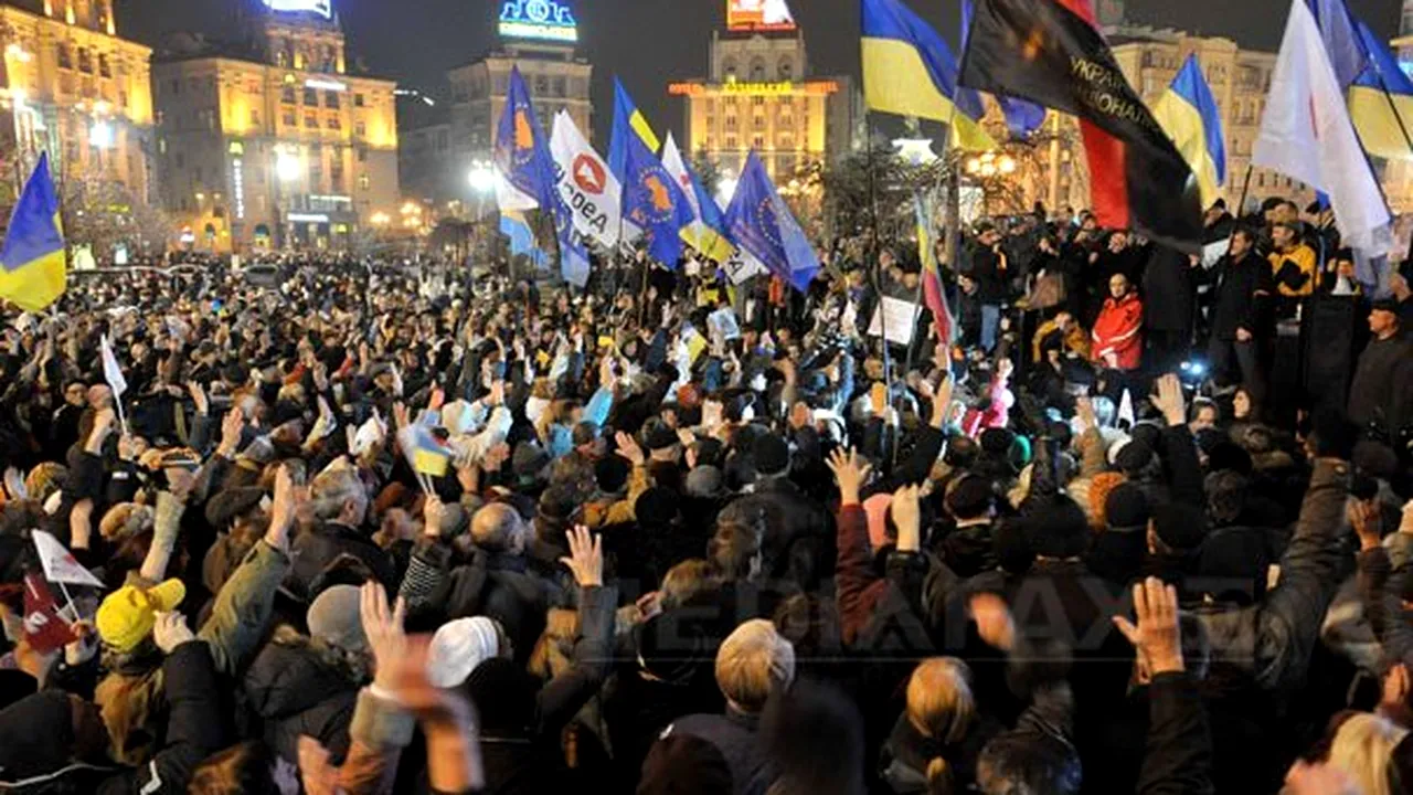 Şapte ani de la Revoluţia Portocalie din Ucraina: Comemorare cu o mie de oameni în piaţa centrală din Kiev - FOTO