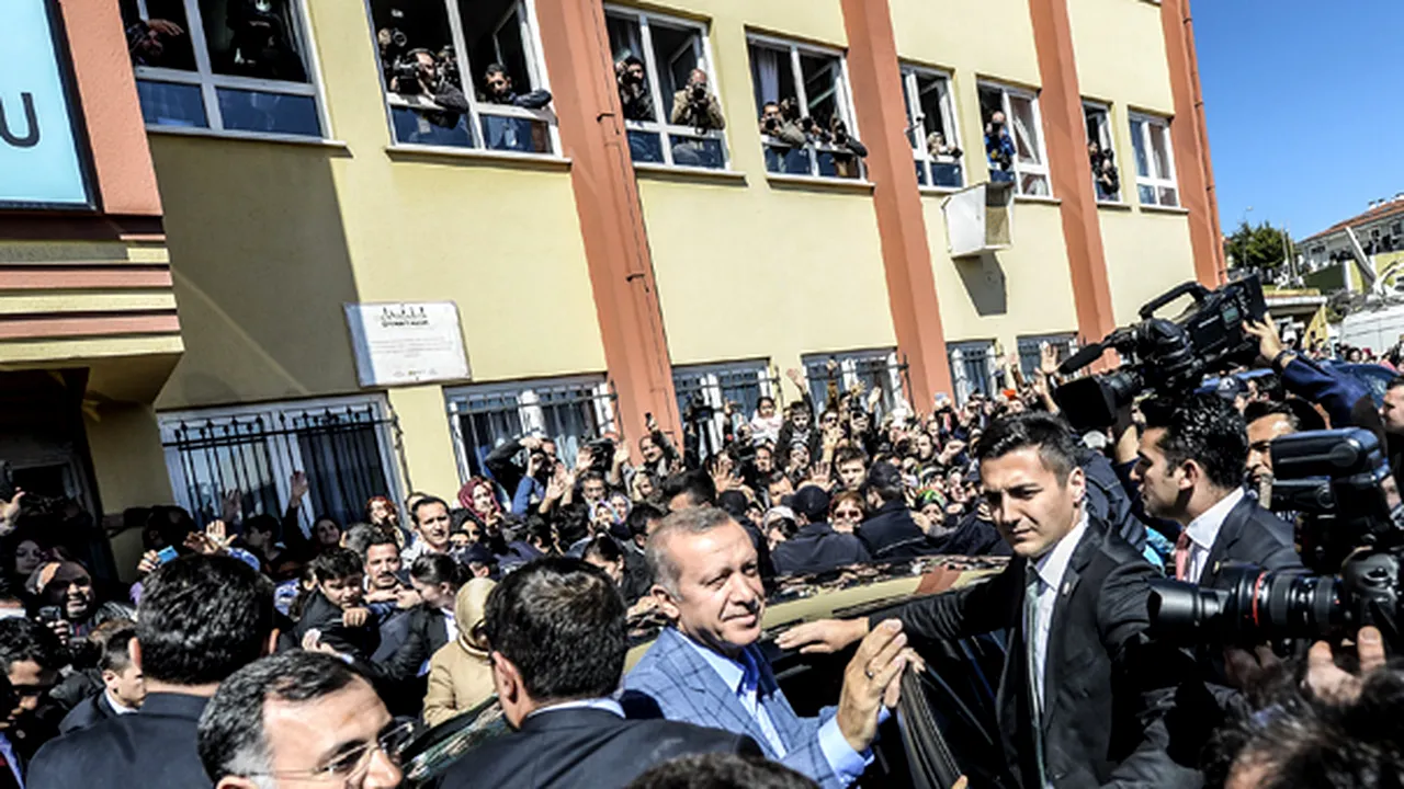 AKP se află pe primul loc detaşat la alegerile municipale din Turcia - rezultate neoficiale