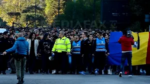 INCENDIUL din Colectiv - Presa internaţională scrie despre polemica declanşată şi marşul a mii de bucureşteni: Românii au plâns, au înjurat şi s-au rugat pentru victime - FOTO, VIDEO